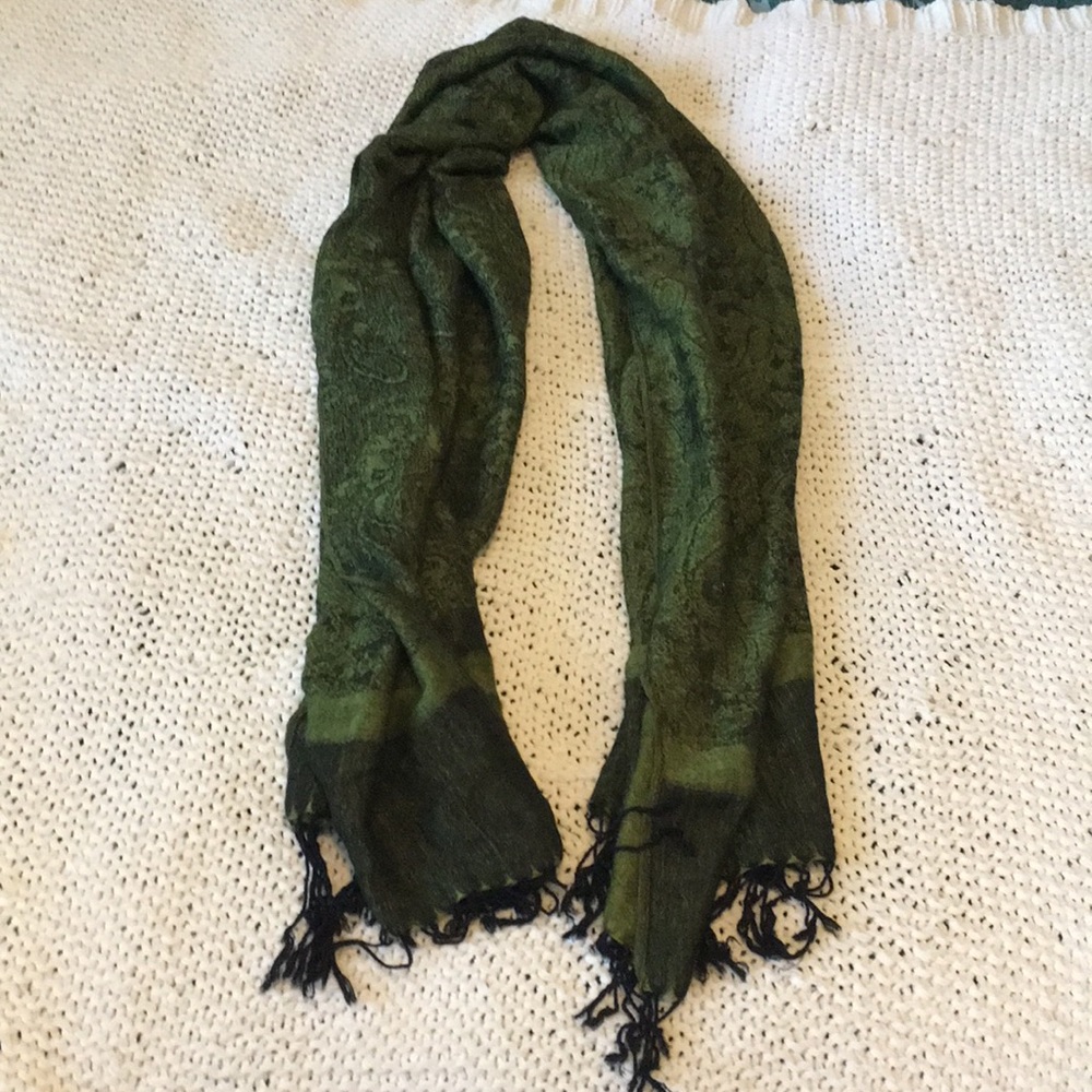 Green and back pashmina scarf